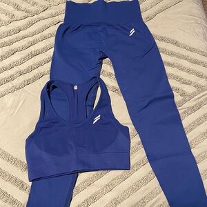 DOYOUEVEN Blue Leggings and Sports Bra Set